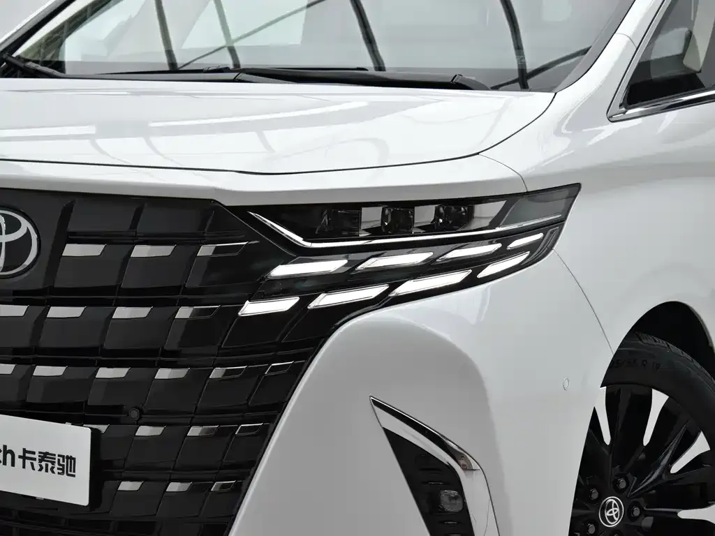 Toyota Alphard — фото 3