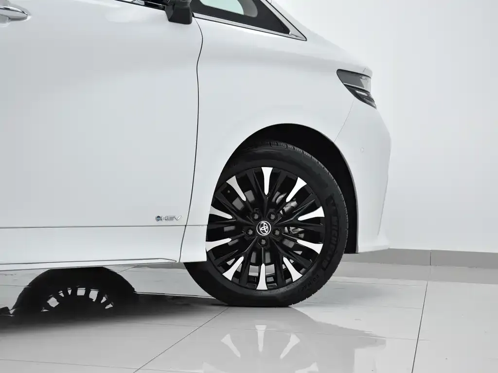 Toyota Alphard — фото 4