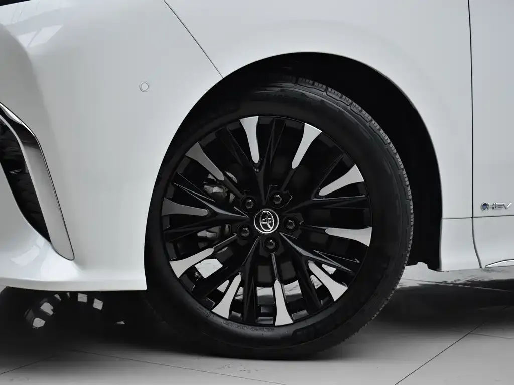 Toyota Alphard — фото 2