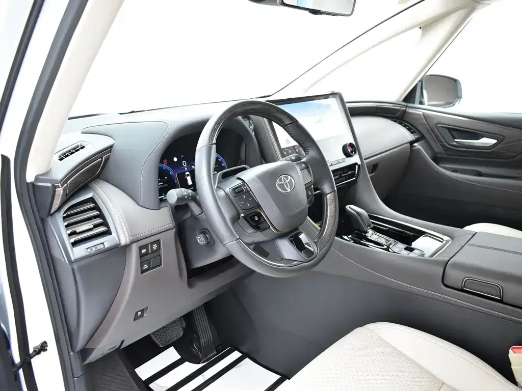 Toyota Alphard — фото 6
