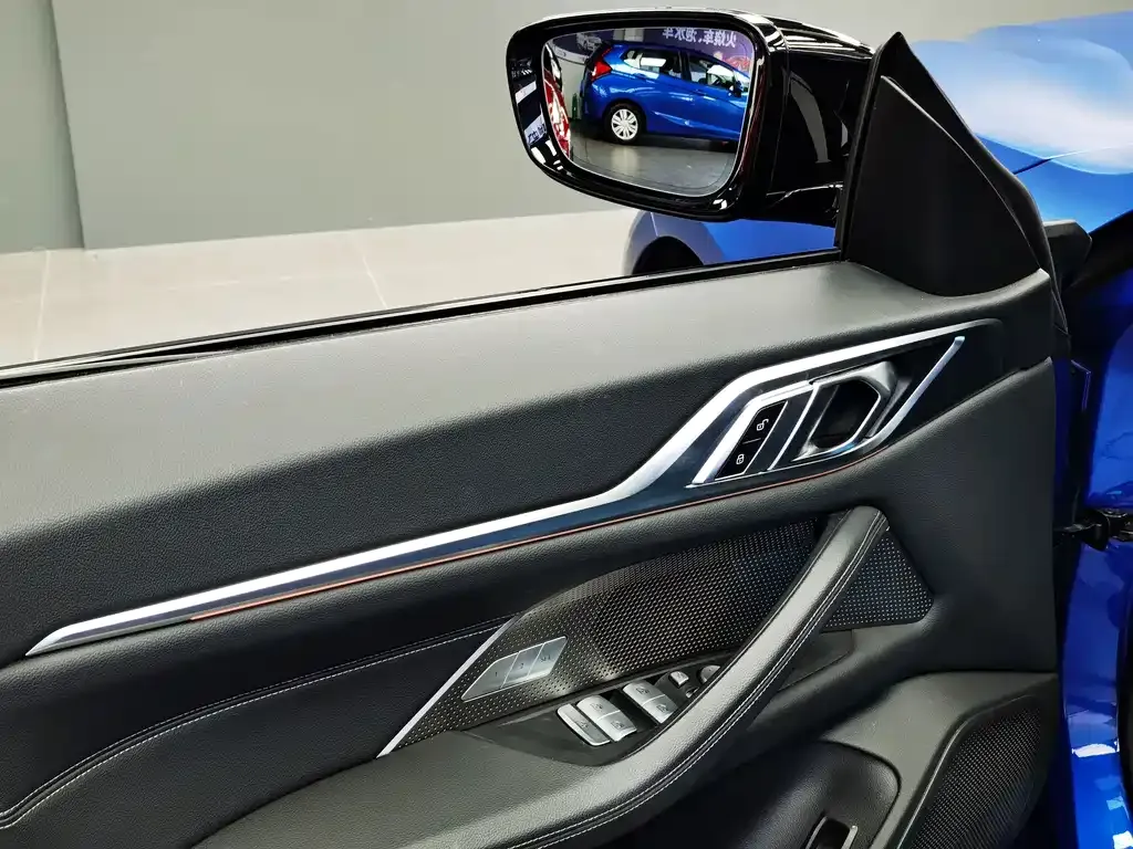 BMW i4 — фото 10