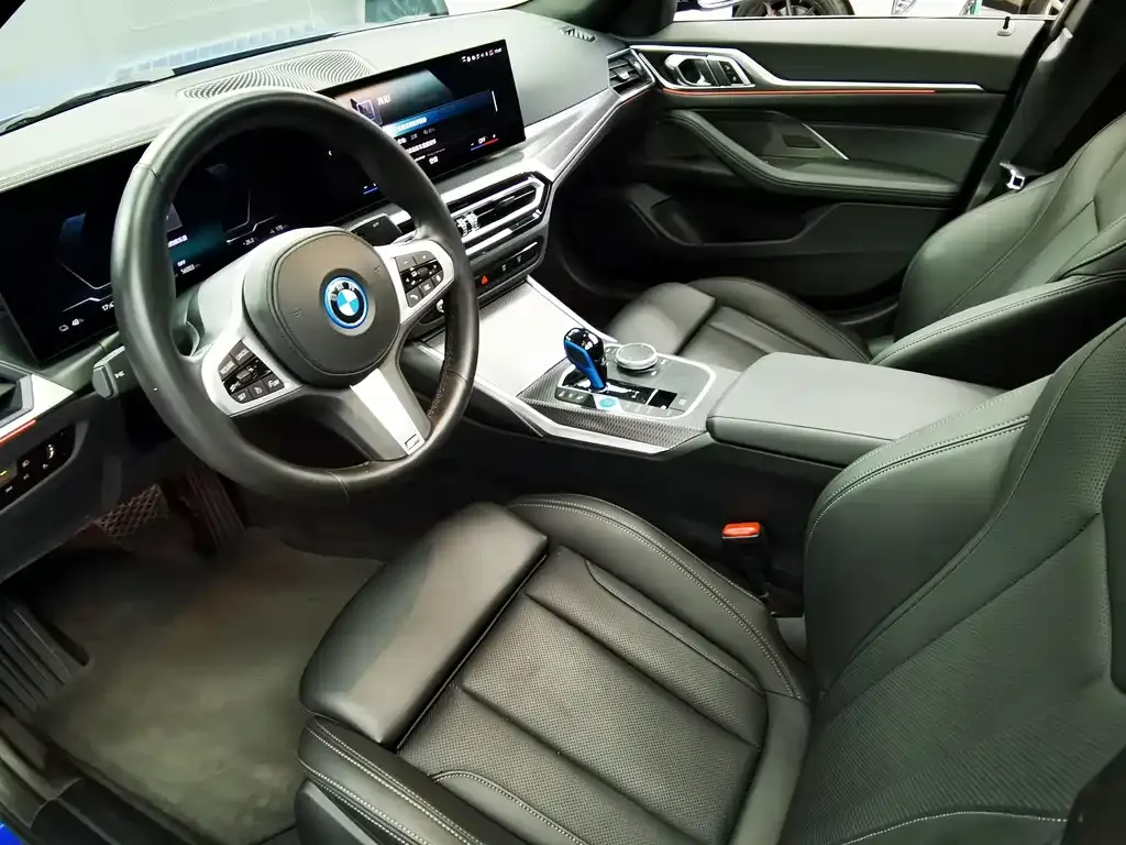 BMW i4 — фото 9