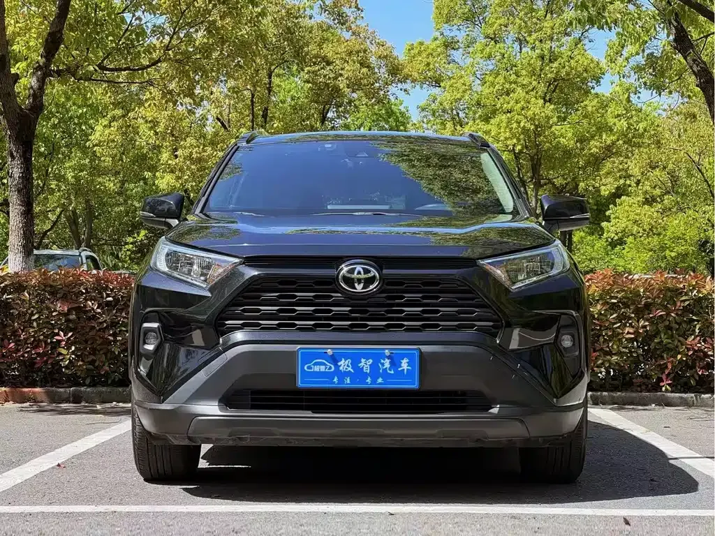 Toyota RAV4 — фото 7