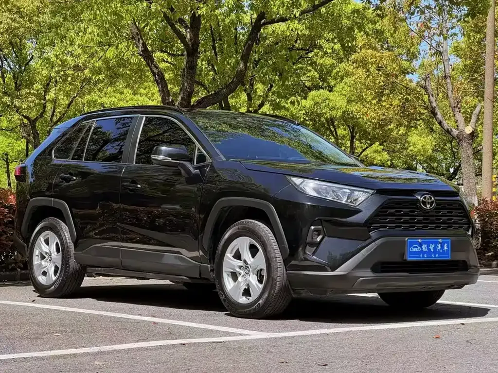 Toyota RAV4 — фото 9