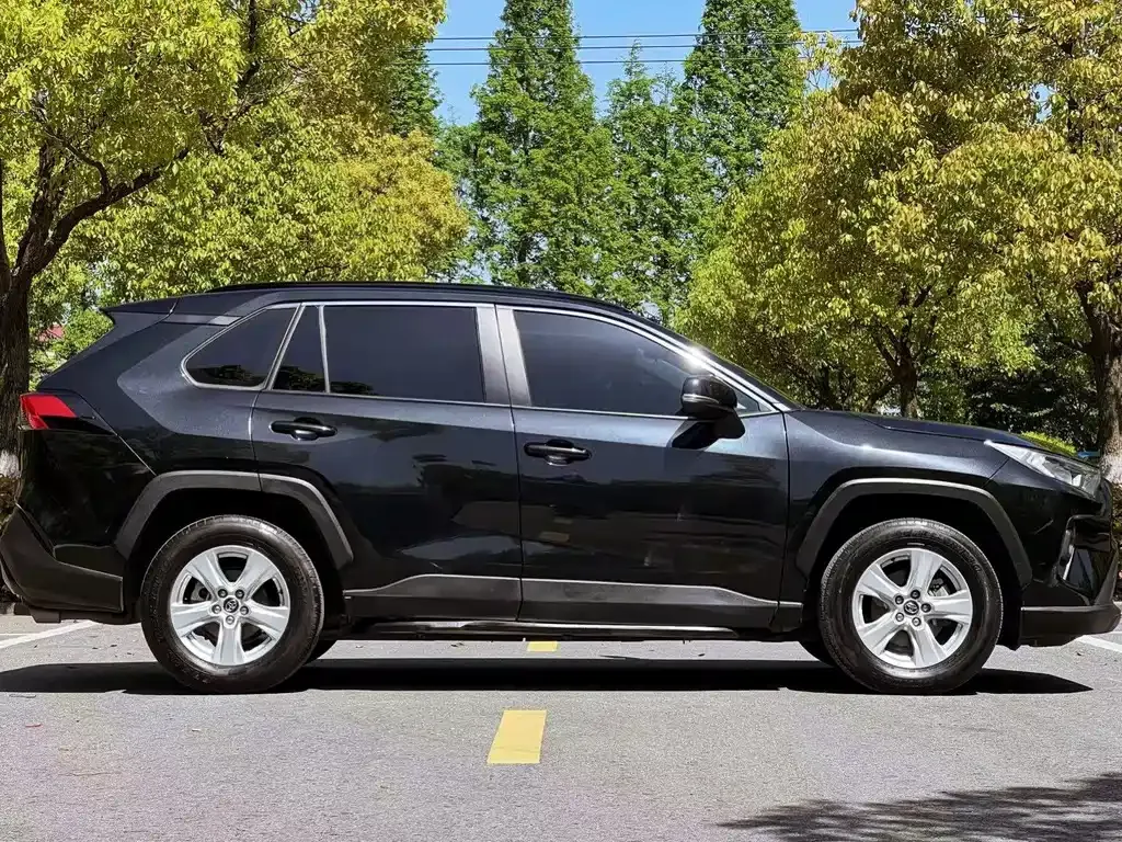 Toyota RAV4 — фото 6