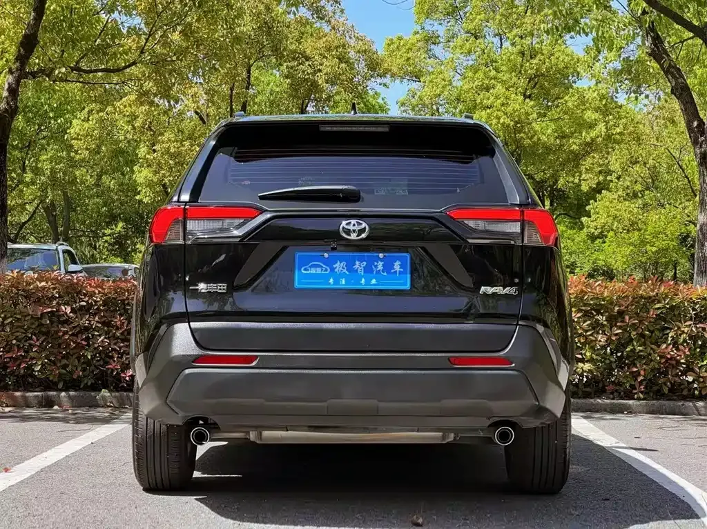 Toyota RAV4 — фото 4