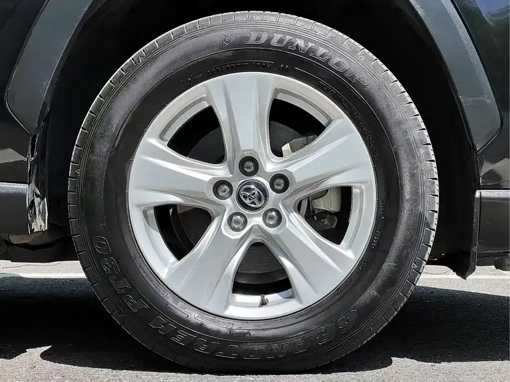 Toyota RAV4 — фото 2