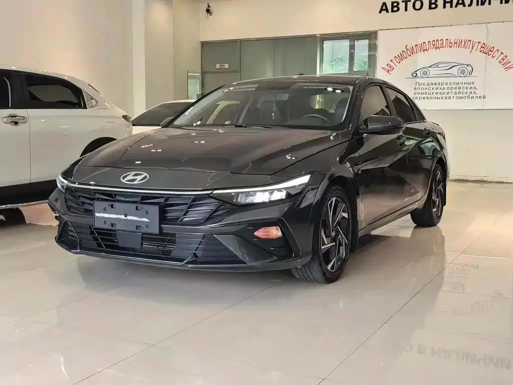 Hyundai Elantra — фото 1