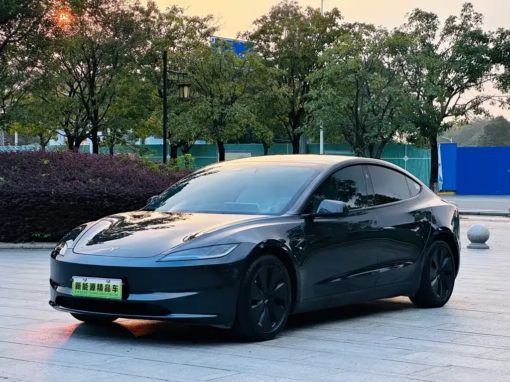 Tesla Model 3 — фото 1