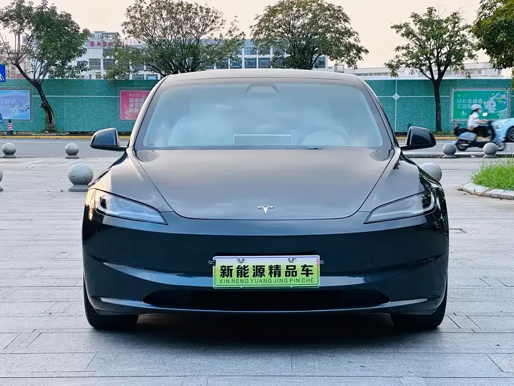 Tesla Model 3 — фото 10