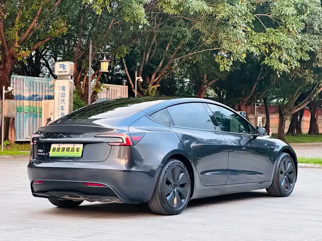 Tesla Model 3 — фото 9