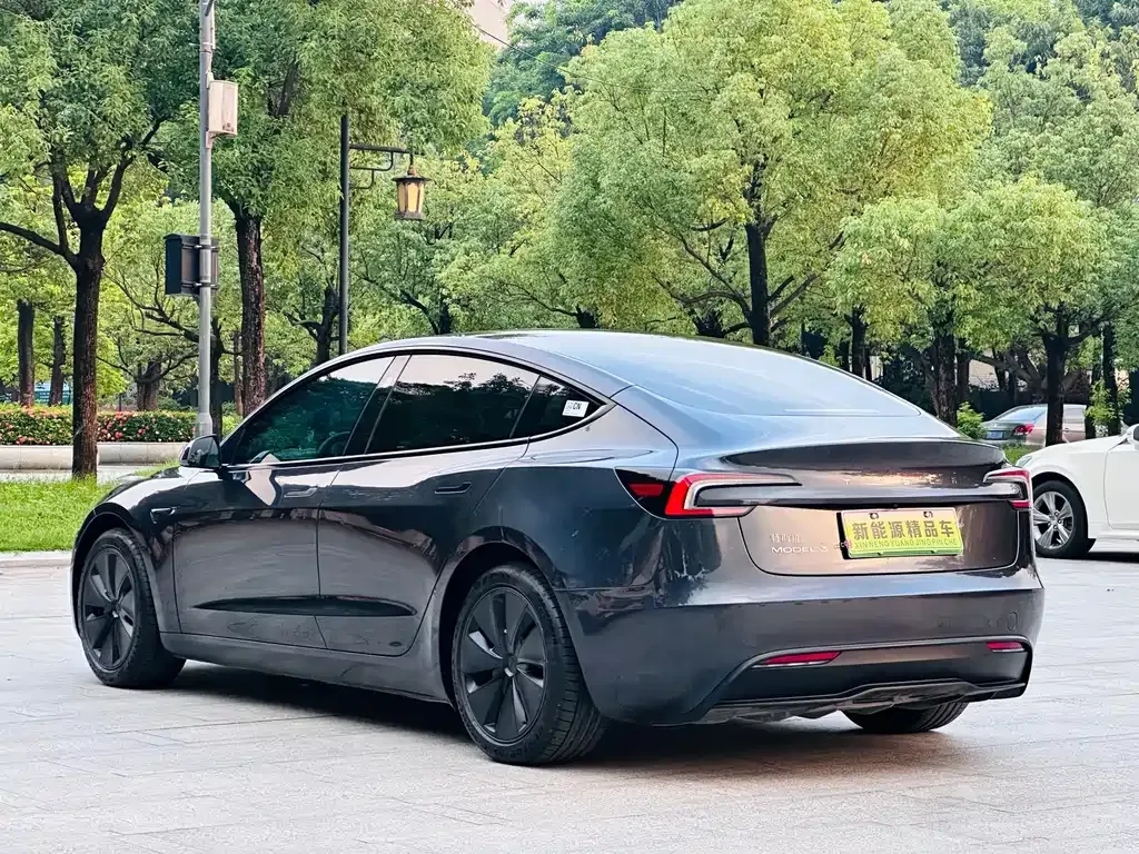 Tesla Model 3 — фото 8