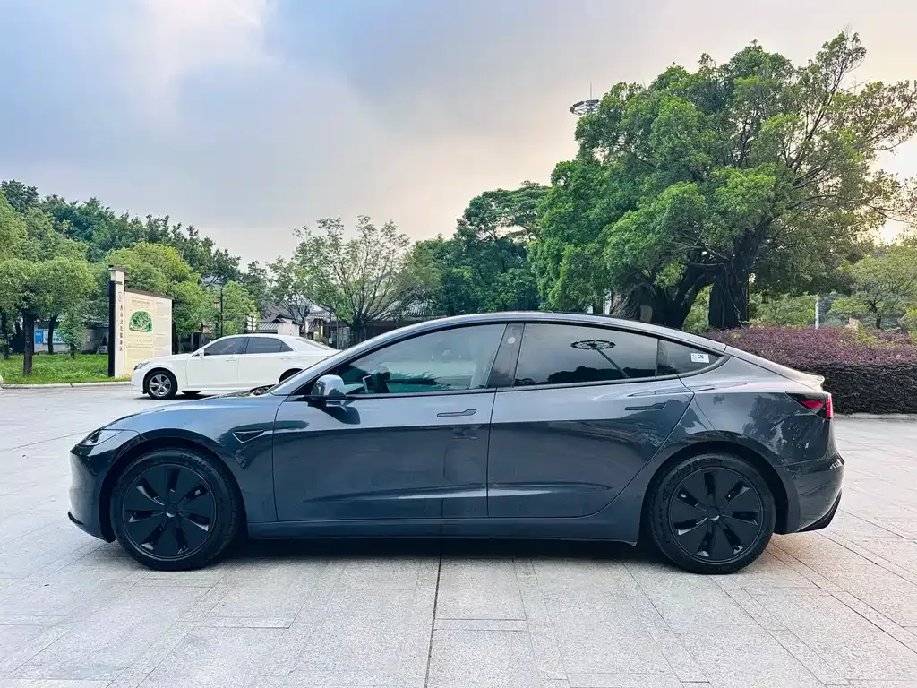 Tesla Model 3 — фото 3