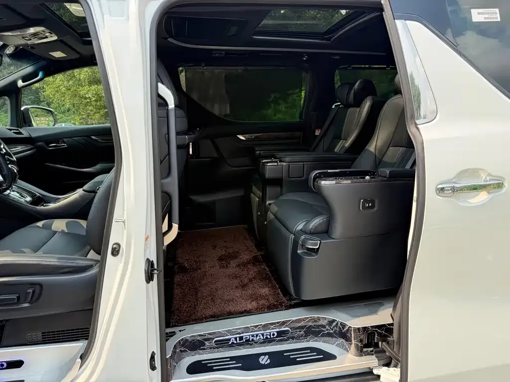 Toyota Alphard — фото 8