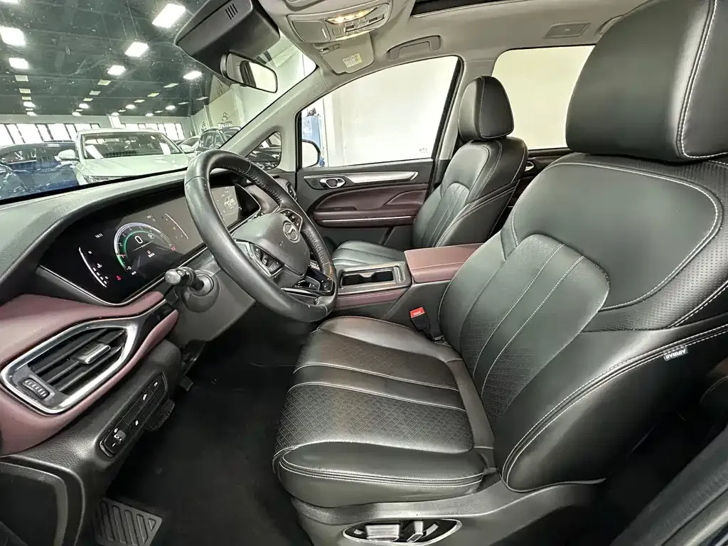 GAC Motor Trumpchi M6 — фото 8