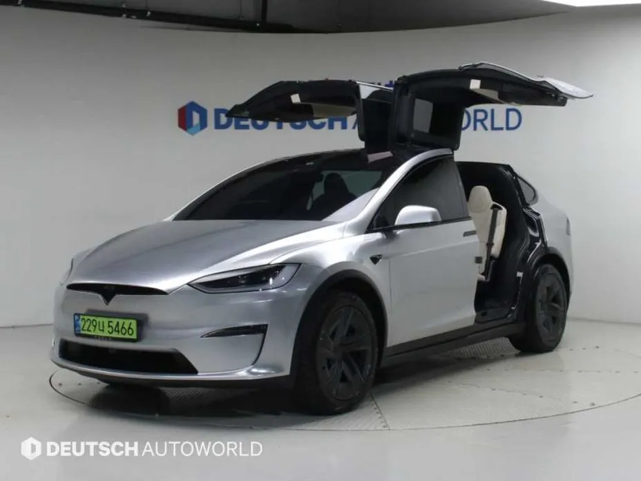 Tesla Model X — фото 1