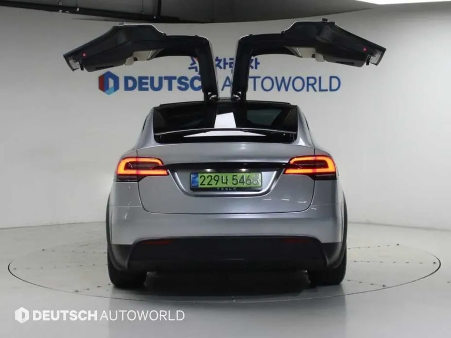 Tesla Model X — фото 3
