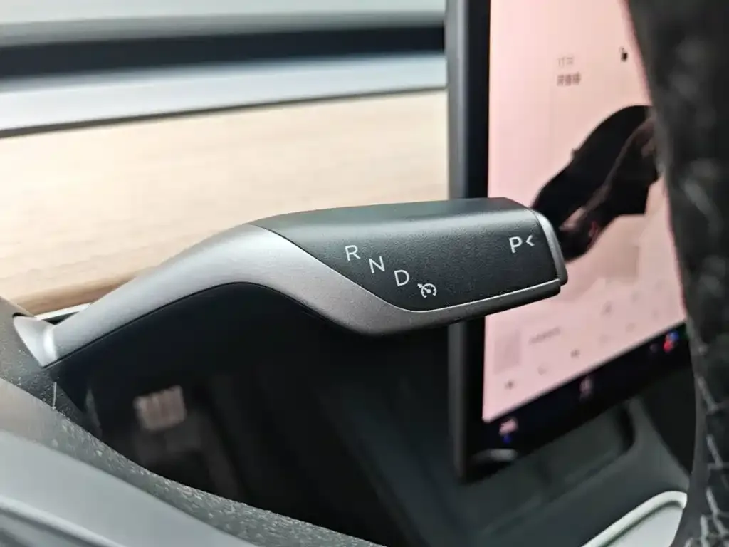 Tesla Model 3 — фото 3