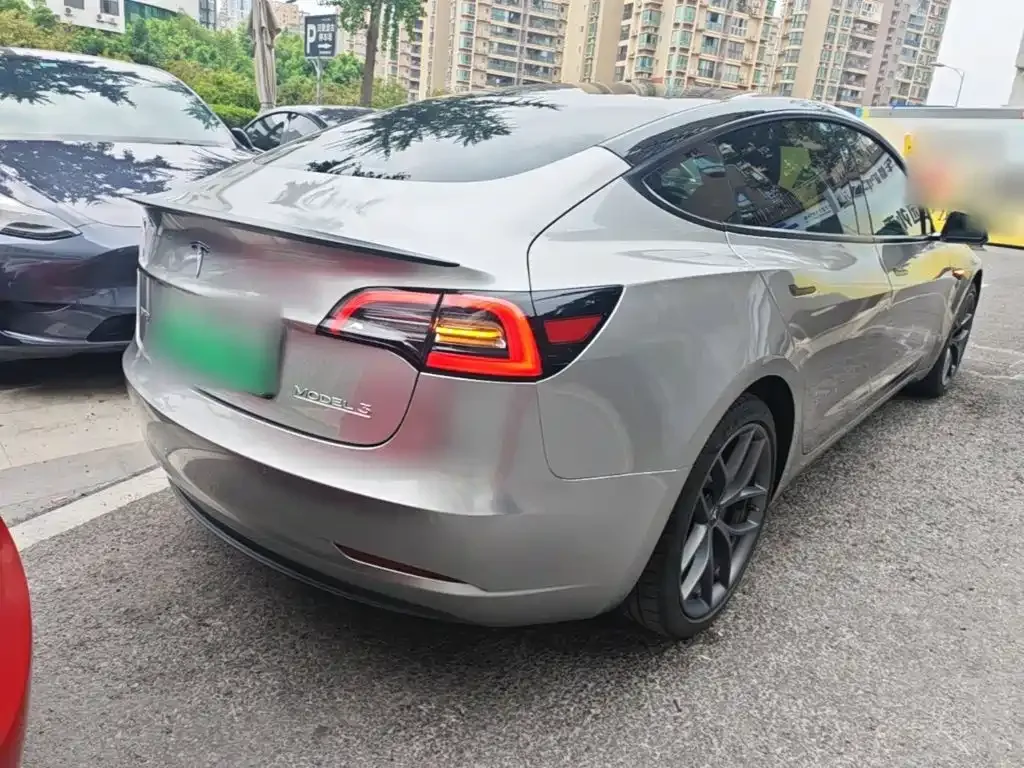 Tesla Model 3 — фото 9