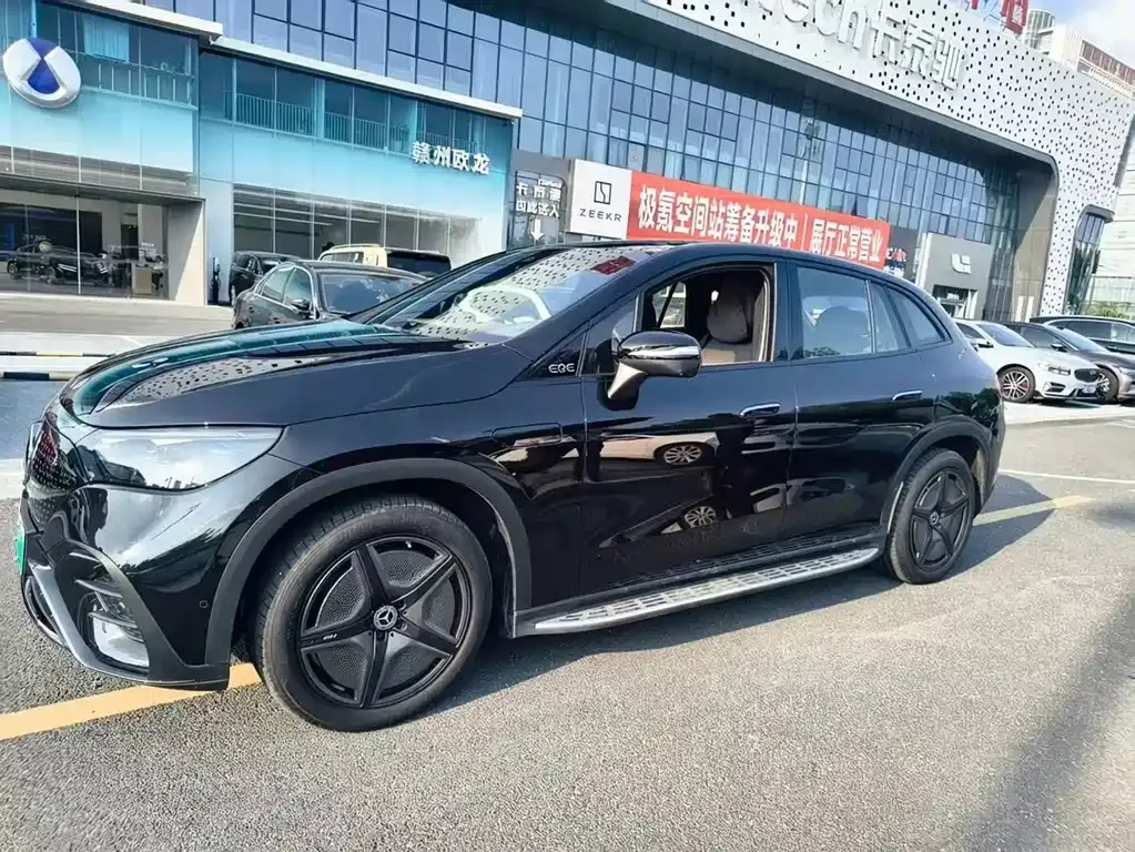 Mercedes-Benz EQE SUV — фото 1