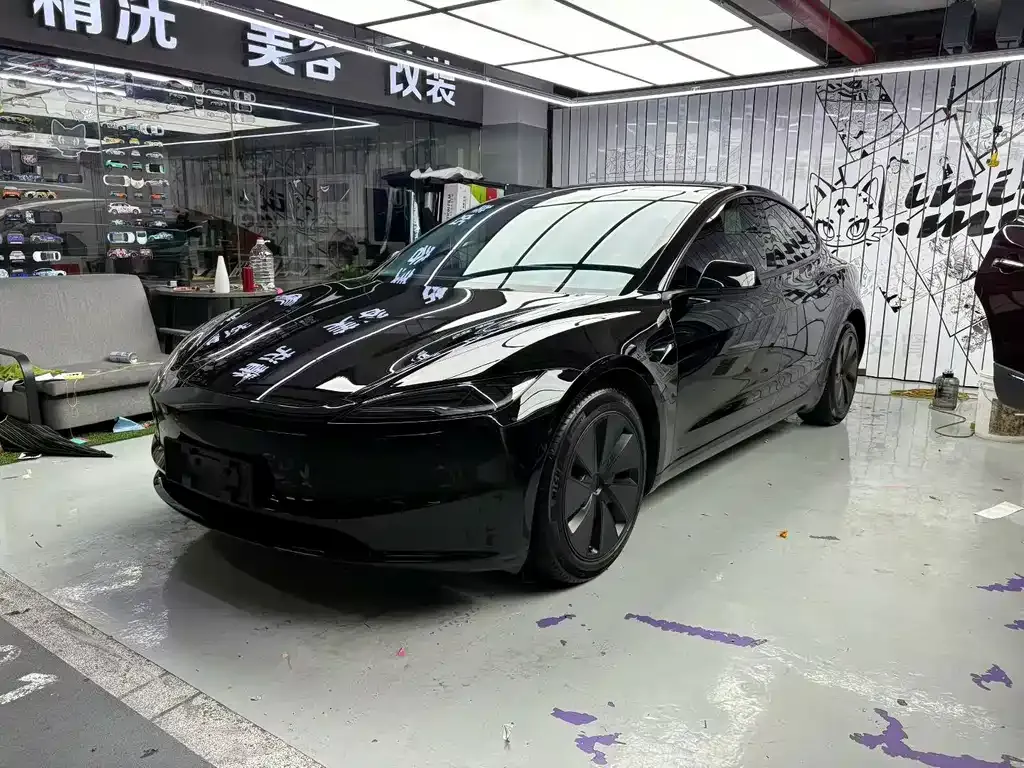 Tesla Model 3 — фото 1