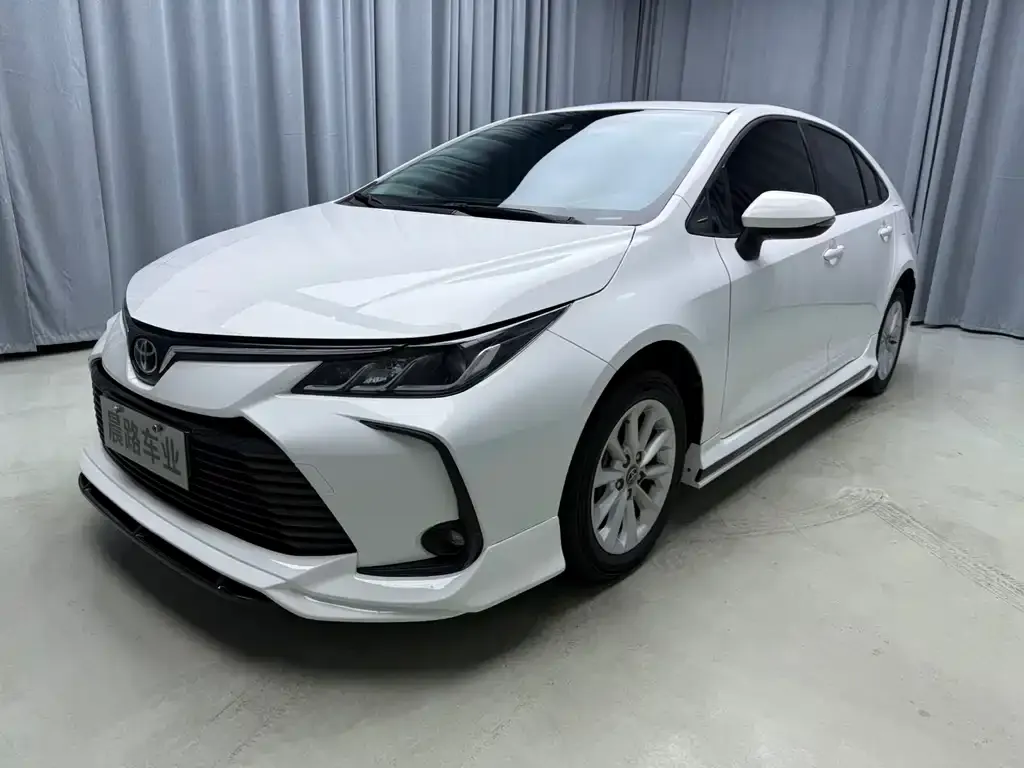 Toyota Corolla — фото 1