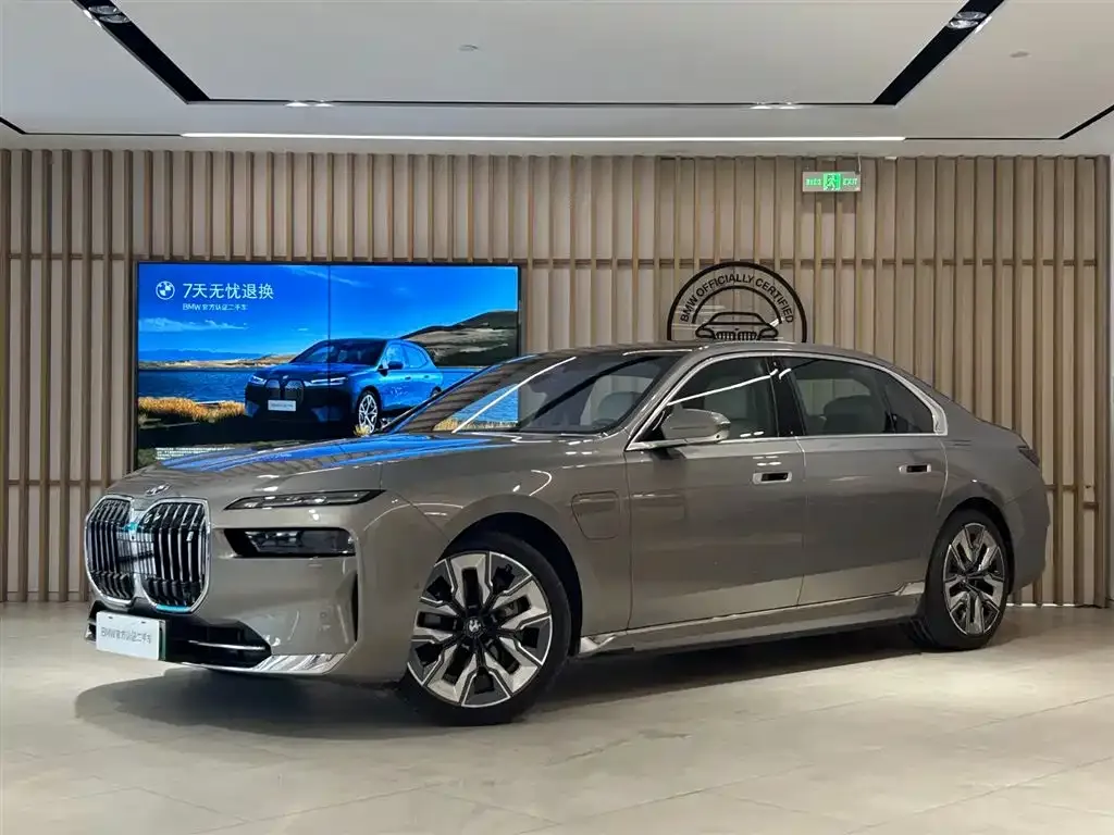 BMW i7 — фото 1