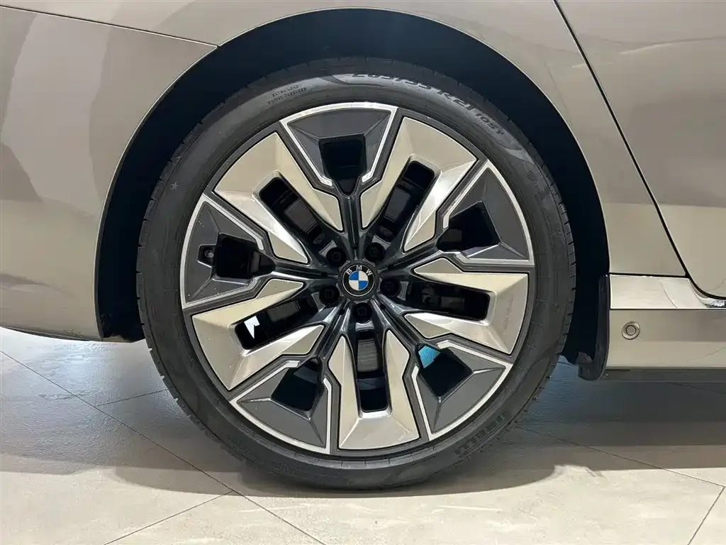 BMW i7 — фото 4