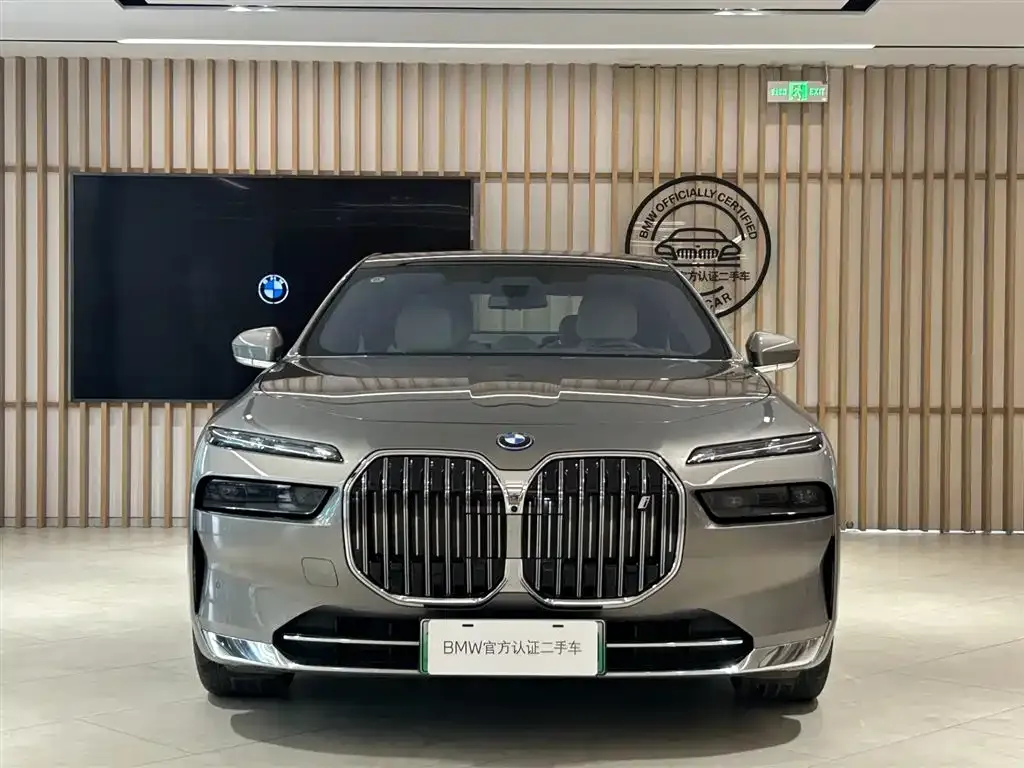 BMW i7 — фото 7