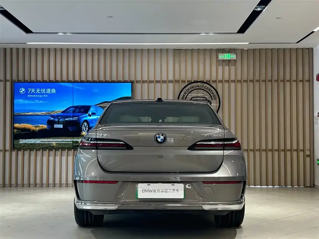 BMW i7 — фото 6