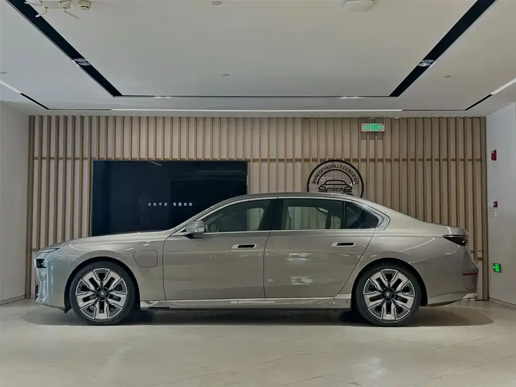 BMW i7 — фото 3