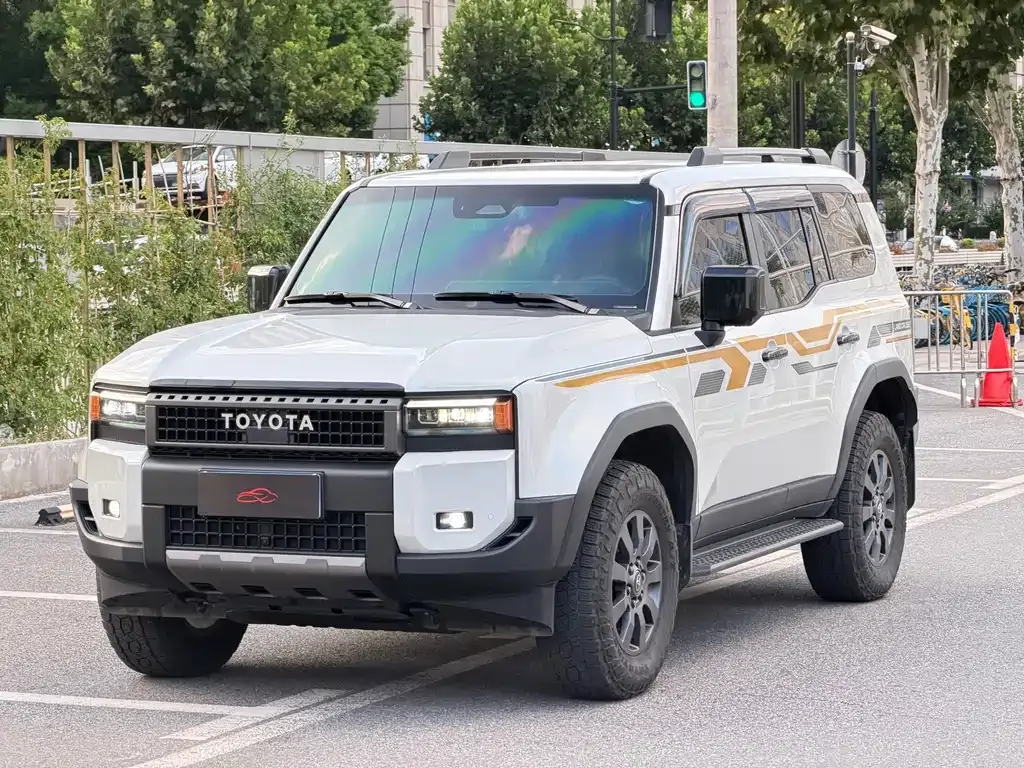 Toyota Prado — фото 1