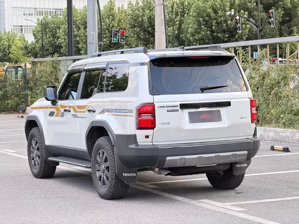 Toyota Prado — фото 10