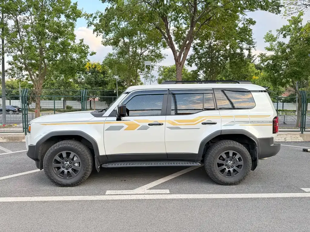Toyota Prado — фото 9