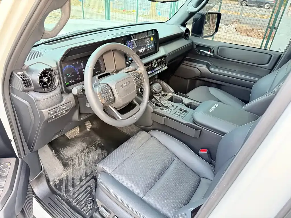 Toyota Prado — фото 5