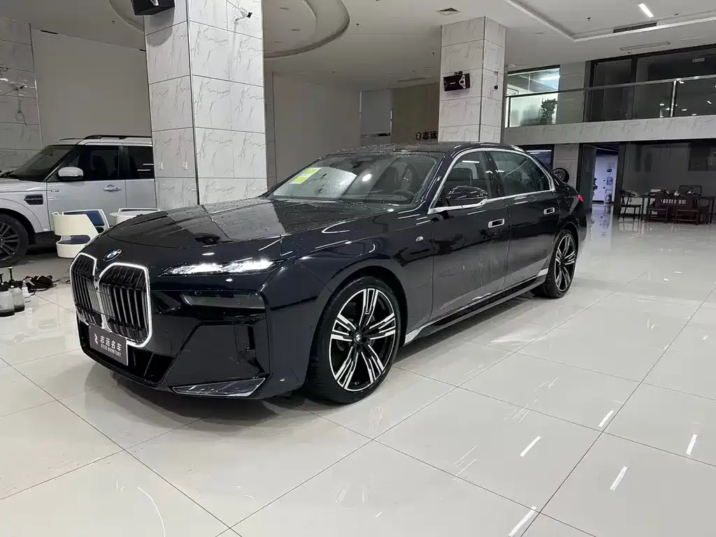 BMW 7 Series — фото 1