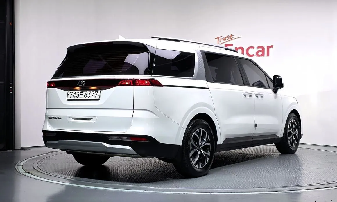 Kia Carnival — фото 10