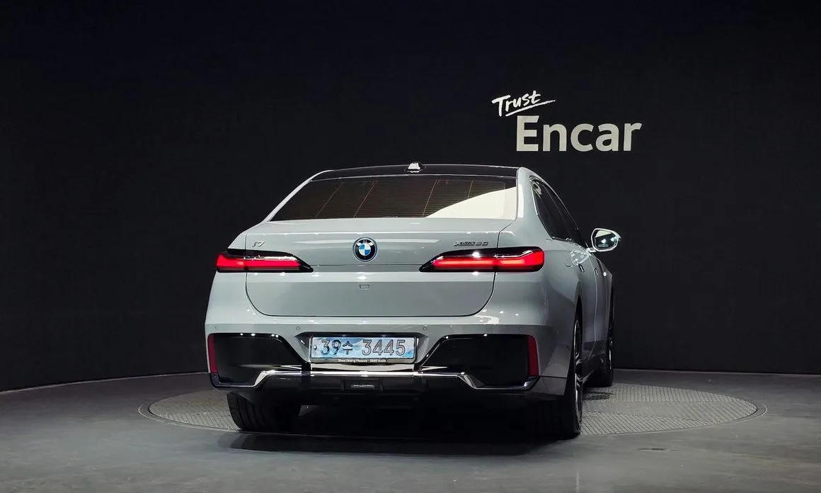 BMW i7 — фото 2