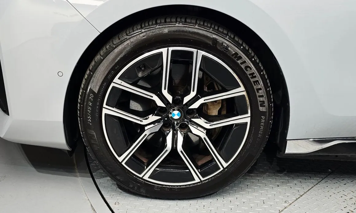 BMW i7 — фото 7