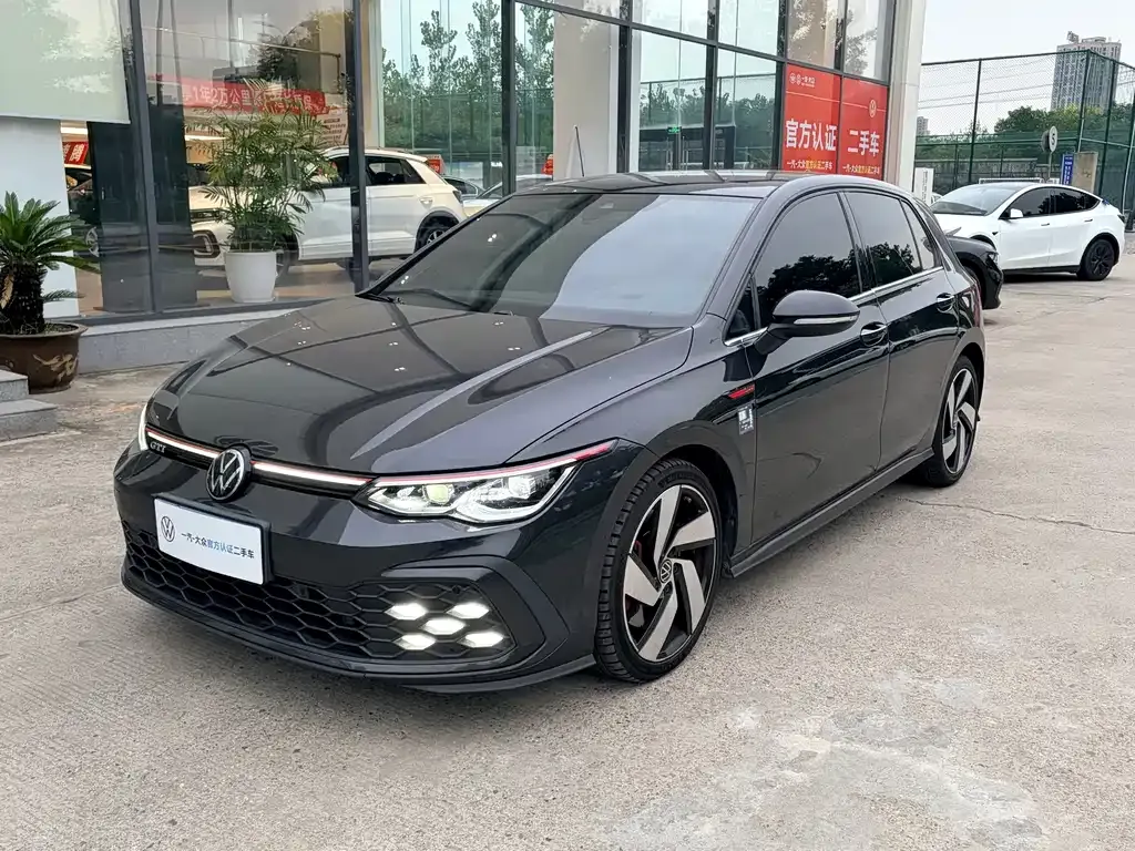 Volkswagen Golf GTI — фото 1