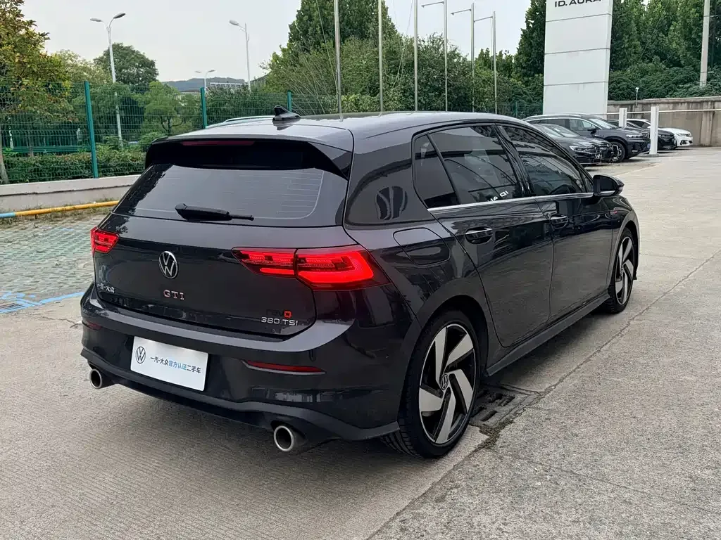 Volkswagen Golf GTI — фото 5