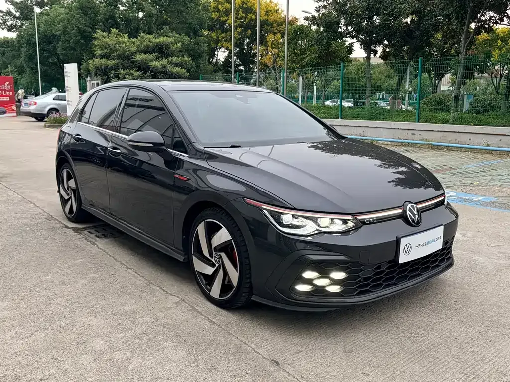 Volkswagen Golf GTI — фото 10