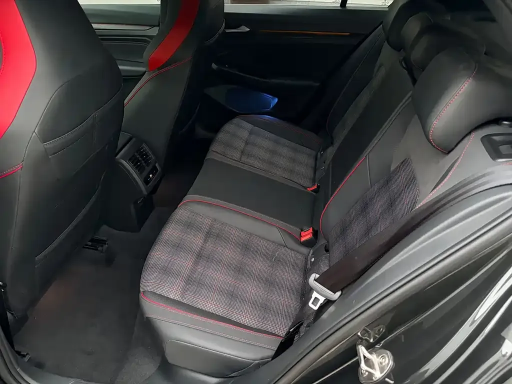 Volkswagen Golf GTI — фото 7