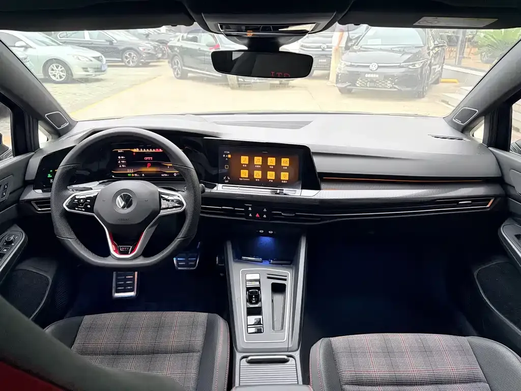 Volkswagen Golf GTI — фото 6