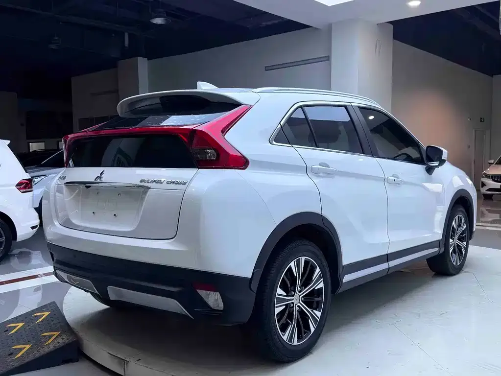 Mitsubishi Eclipse Cross — фото 7