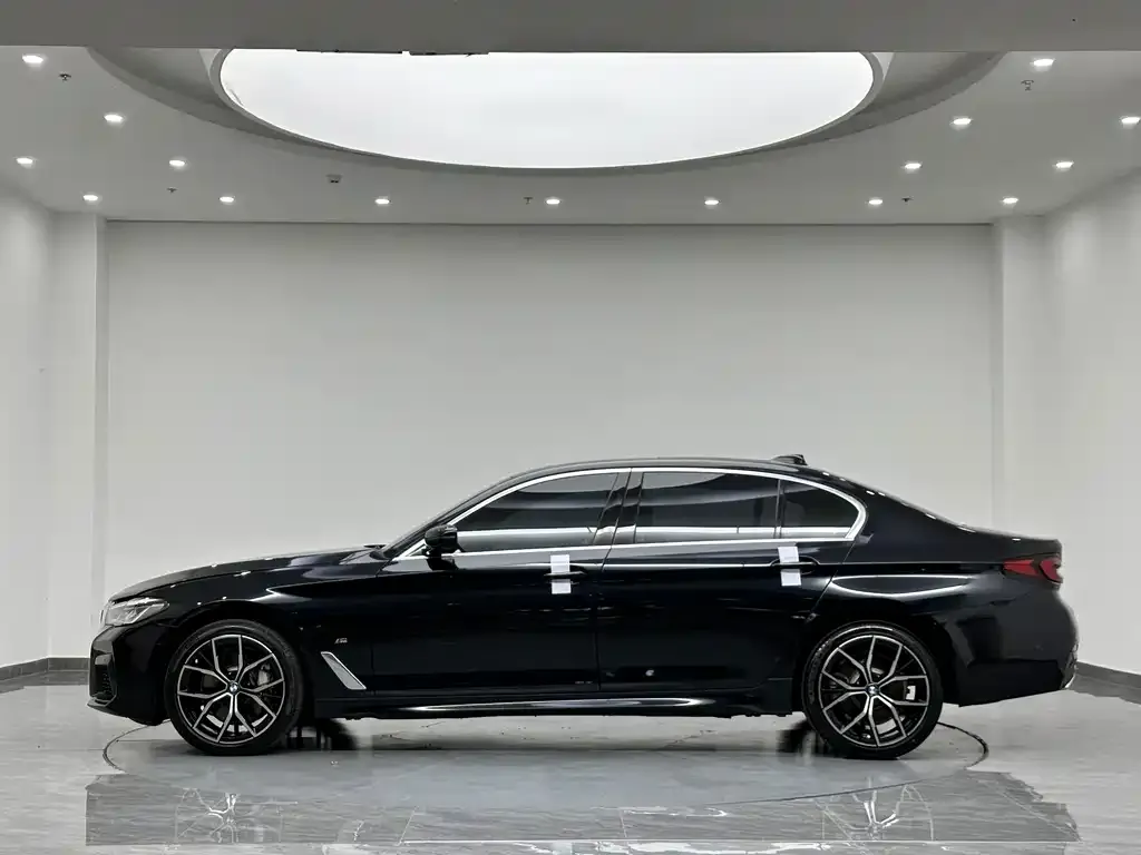 BMW 5 Series — фото 5