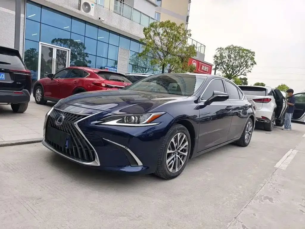 Lexus ES — фото 1
