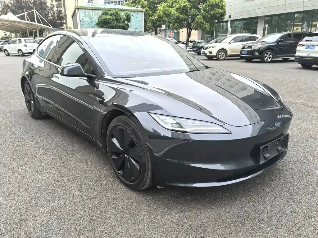 Tesla Model 3 — фото 9