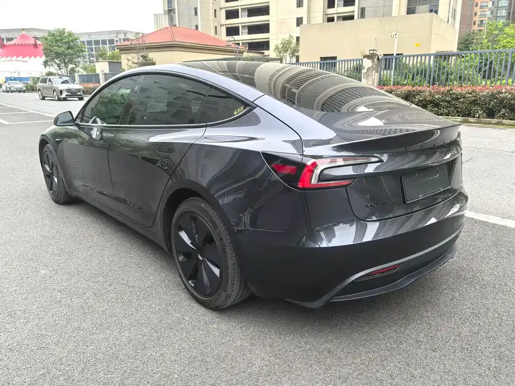 Tesla Model 3 — фото 8