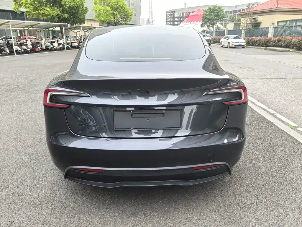 Tesla Model 3 — фото 7